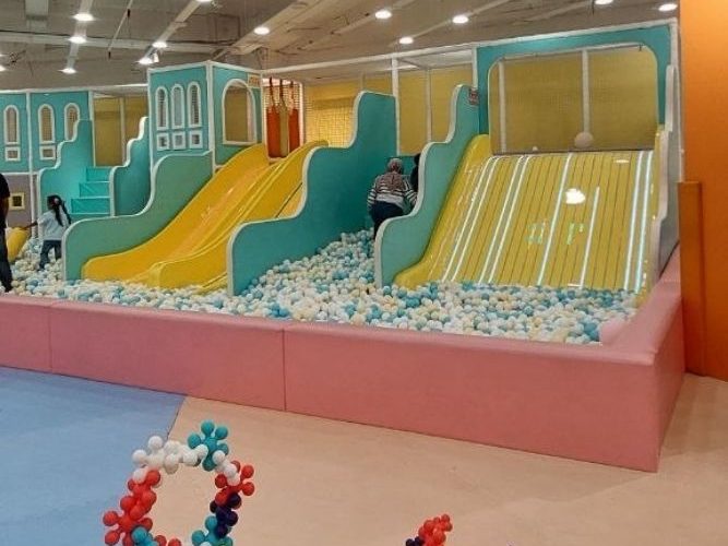 area perosotan dan panjat anak di playground Ciwalk Bandung