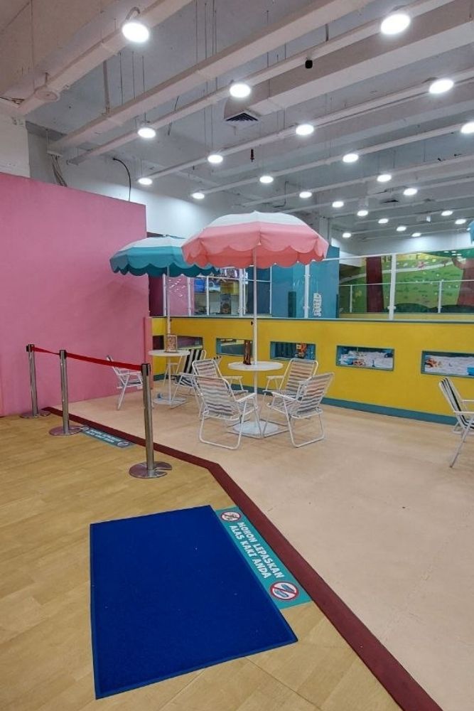 area duduk dekat pintu masukkids box jumbo by kidzoona di ciwalk bandung
