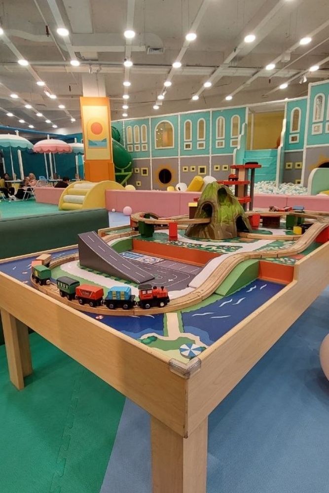 area bermain kereta api kids box jumbo by kidzoona di ciwalk bandung